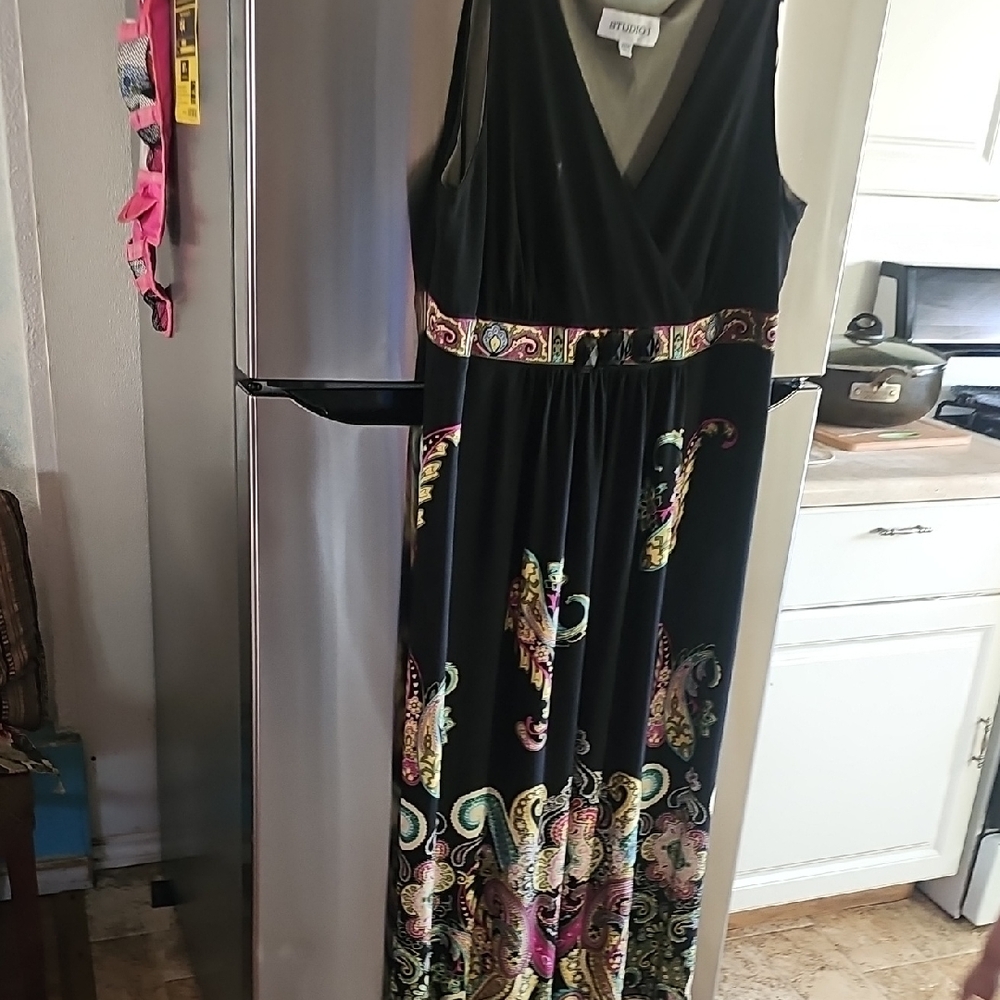 🍀Apt. 9 Black and Pink Sleeveless V-Neck Maxi Dress